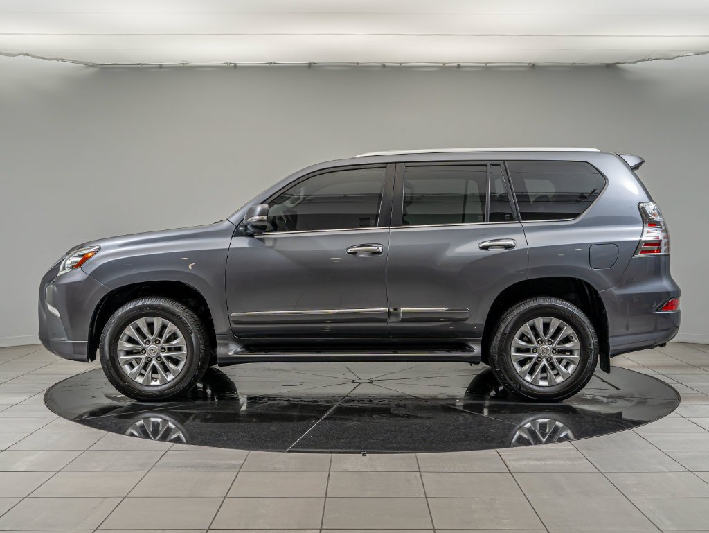 Used 2016 Gray Pearl Lexus 460 image 8