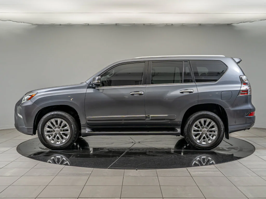Used 2016 Gray Pearl Lexus 460 image 8