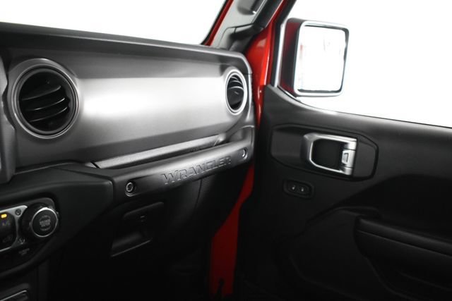 Used 2023 Red Jeep 4x4 image 43