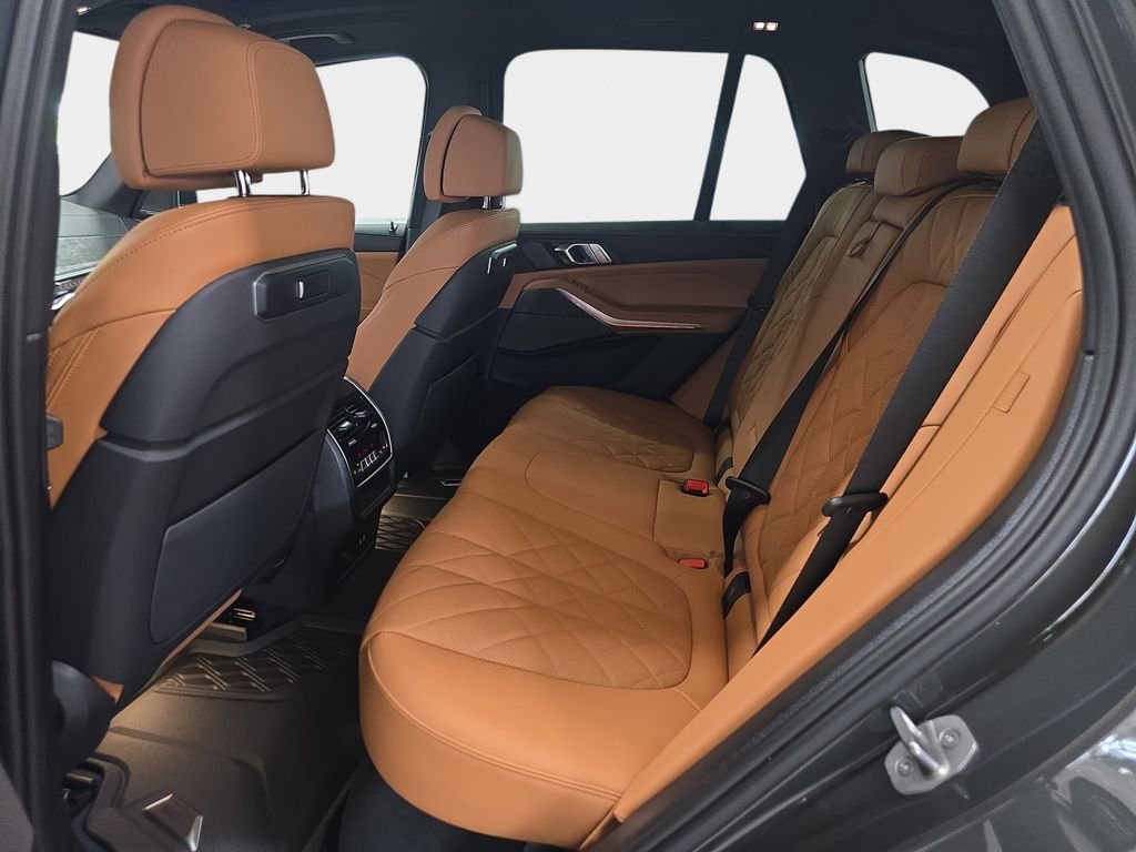 New 2026 Dravit Grey Metallic BMW xDrive50e image 9