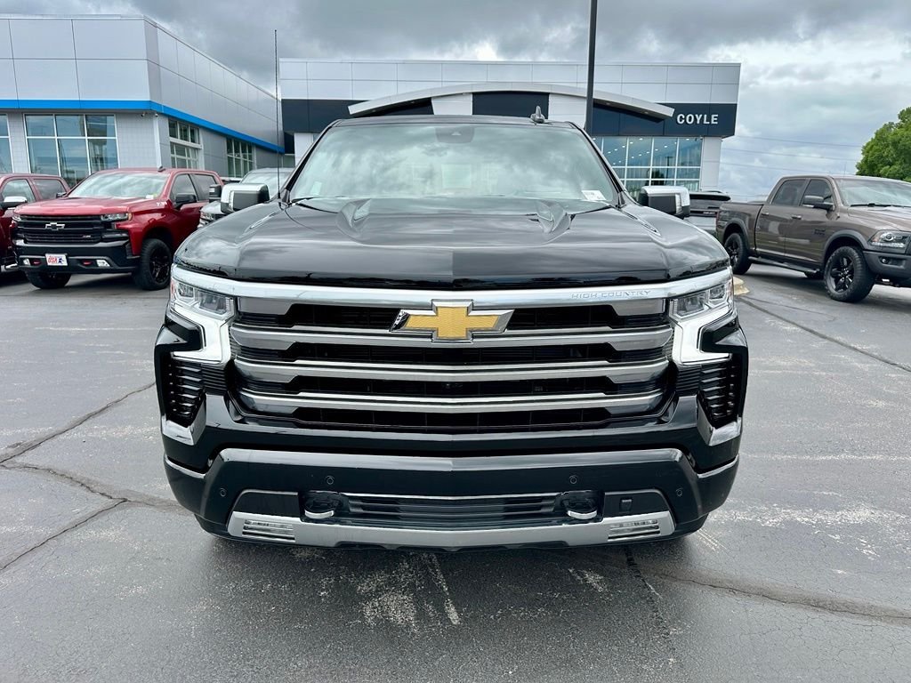 Used 2025 Black Chevrolet High Country image 9