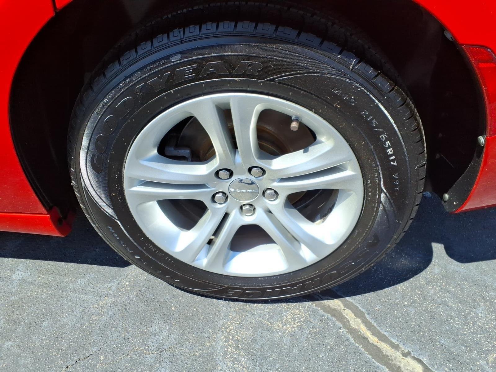 Used 2022 Torred Clearcoat Dodge SXT image 12