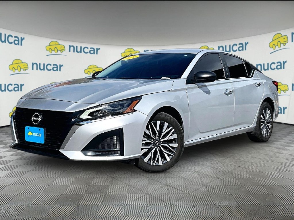Used 2024 Brilliant Silver Metallic Nissan 2.5 SV image 3