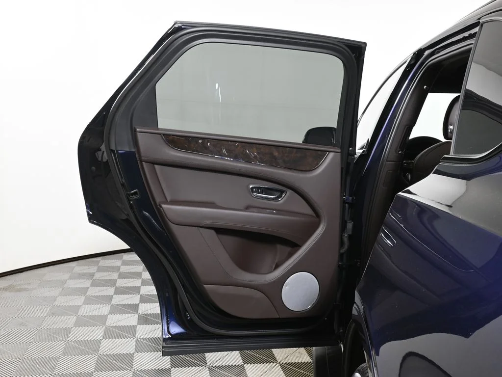 Used 2022 Blue Bentley S image 34