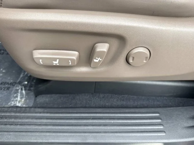 Used 2022  Lexus 460 image 28
