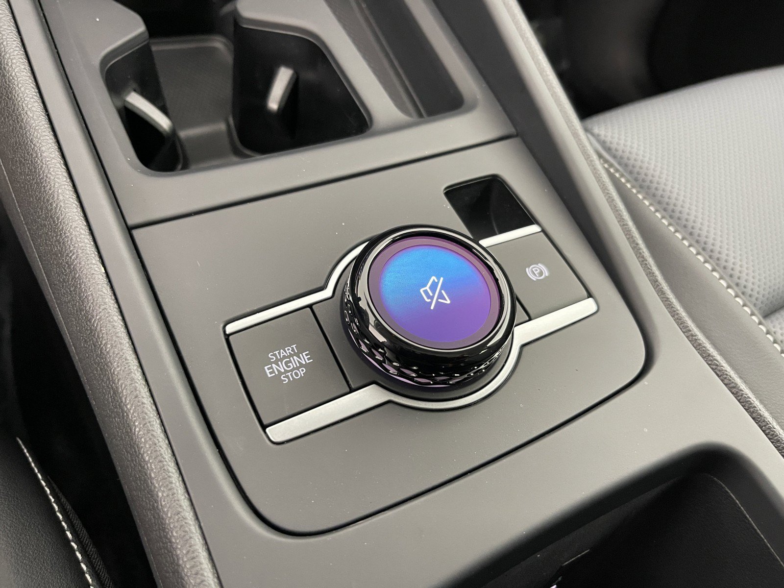 2025 Volkswagen Tiguan SE - Photo 30