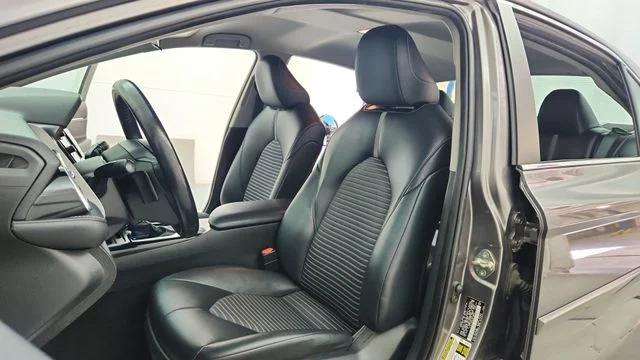 Used 2018 Gray Toyota SE image 18
