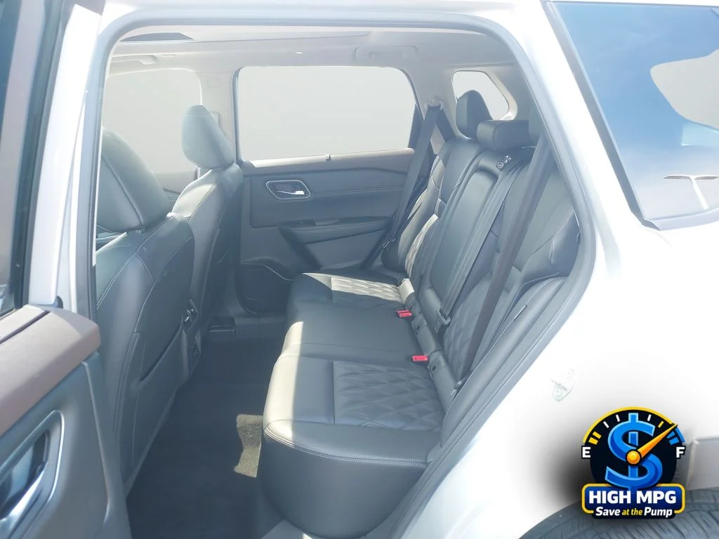 Used 2023 Silver Nissan Platinum image 30