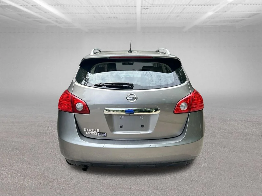 Used 2015 Gray Nissan S image 4