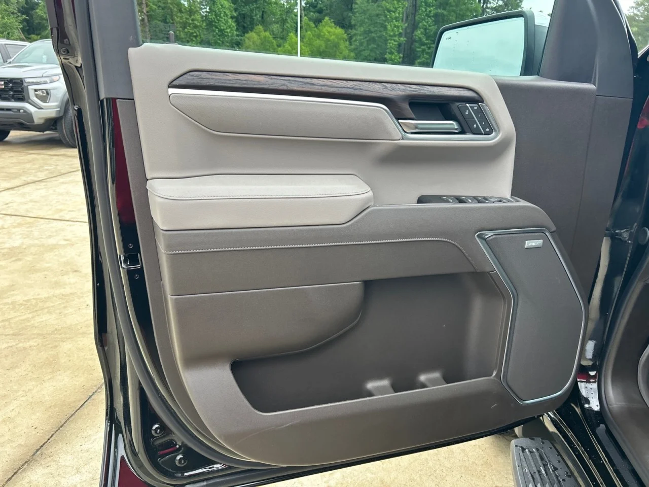 New 2026 Onyx Black GMC SLT image 9