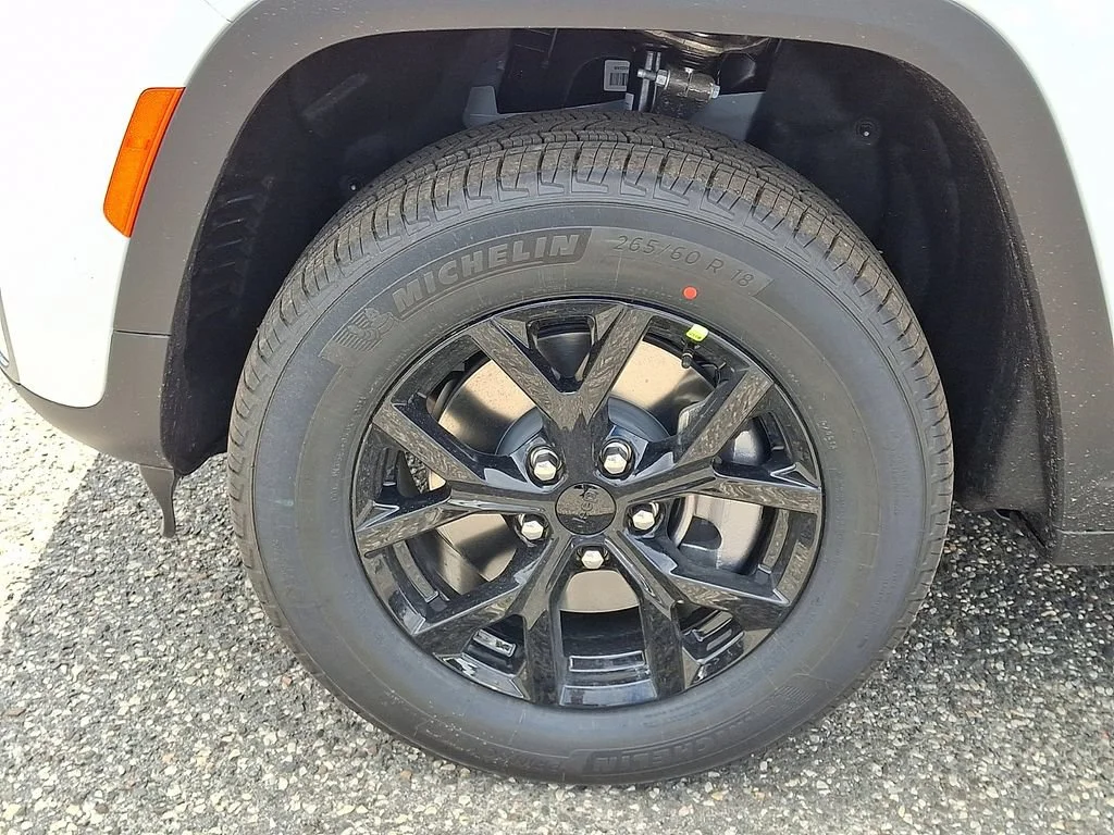 New 2026 Bright White Clearcoat Jeep Laredo Altitude image 19