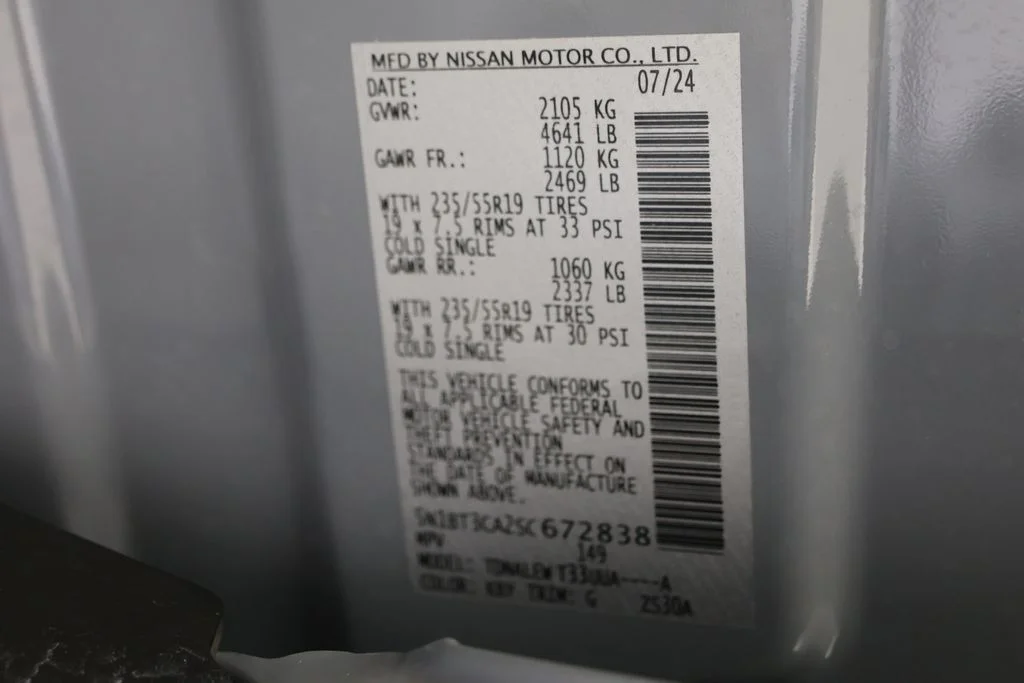 Used 2025 Boulder Gray Nissan SL image 28