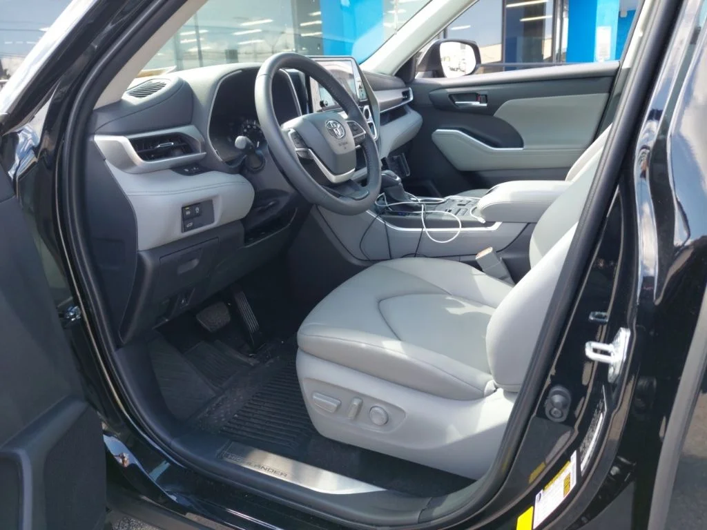 Used 2026 Midnight Black Metallic Toyota XLE image 9