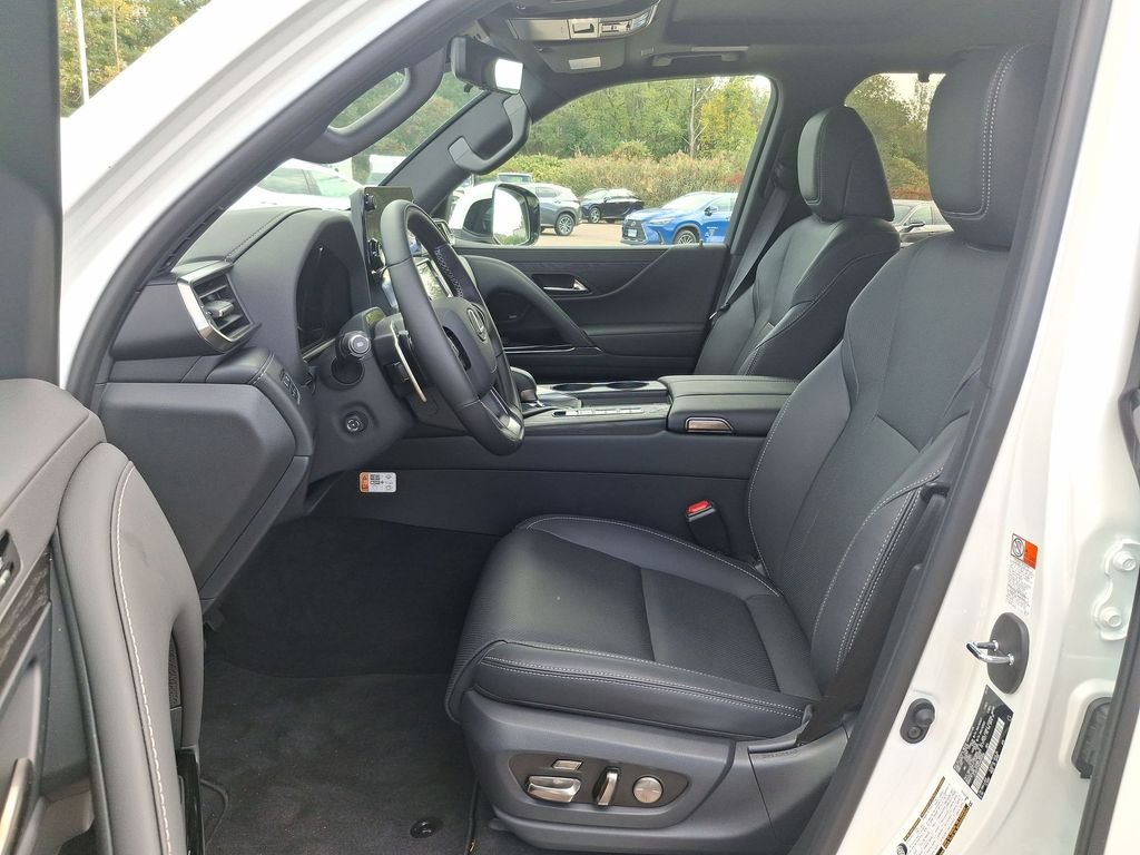 2025 Lexus LX 700h Luxury - Photo 13