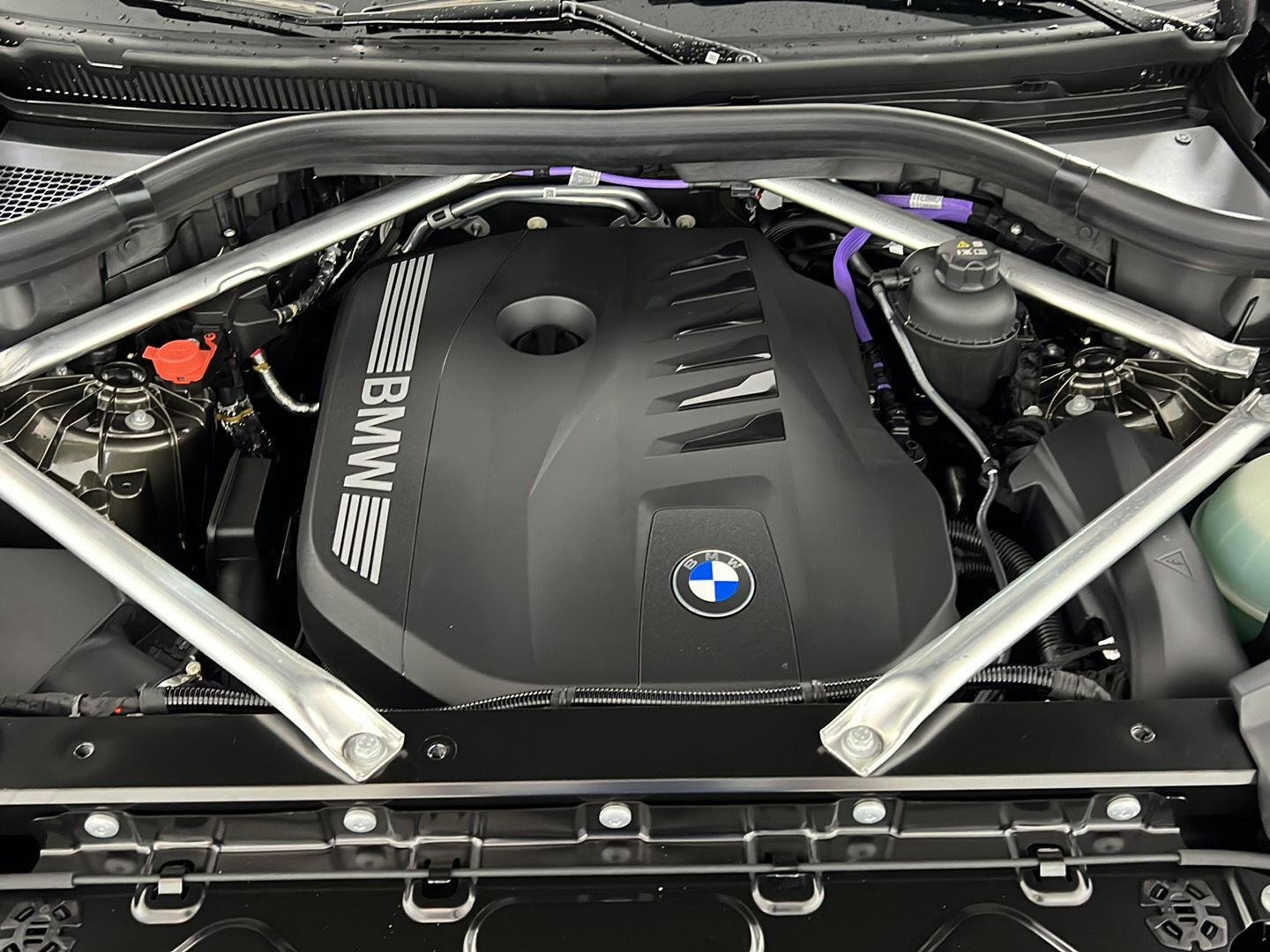 New 2026 Manhattan Green Metallic BMW xDrive40i image 15