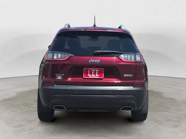 Used 2021 Red Jeep Latitude Lux image 4