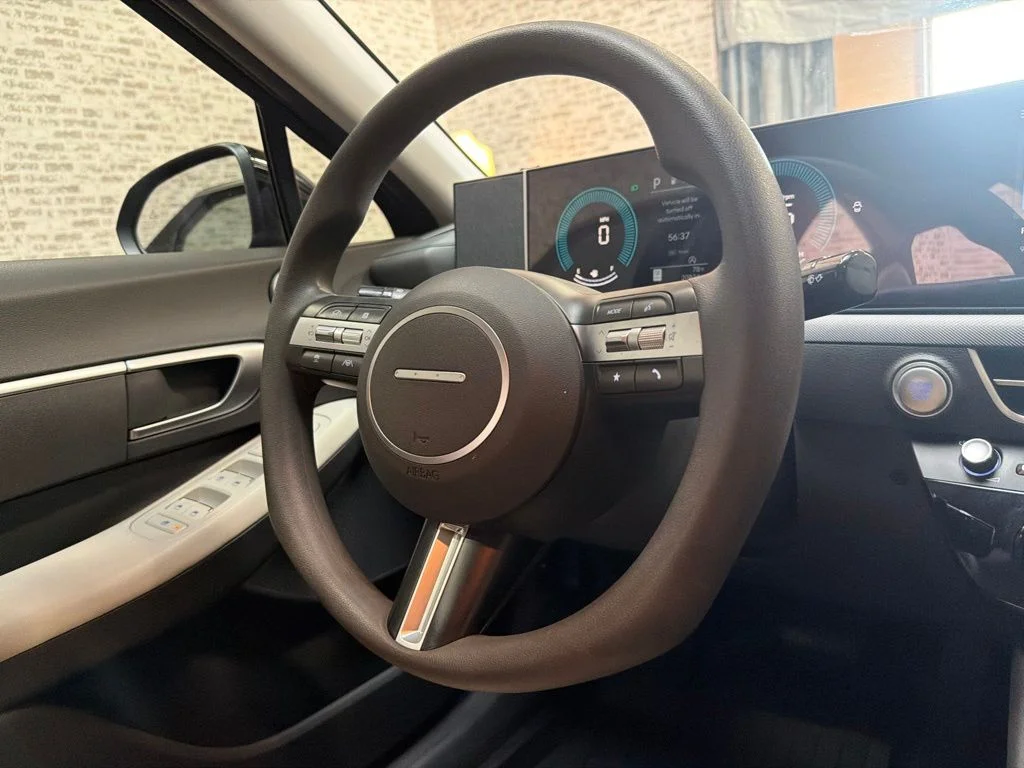 Used 2025 Abyss Black Hyundai SE image 17