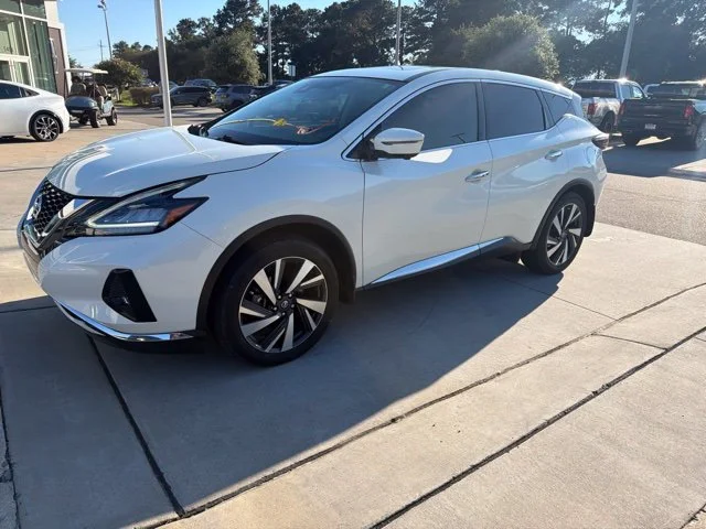 Used 2022 White Nissan SL image 1