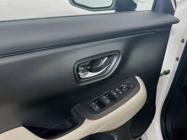 New 2027 Platinum White Pearl Honda LX image 16
