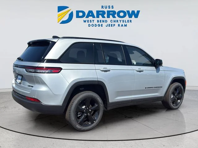 New 2025 Silver Zynith Exterior Paint Jeep Limited image 5