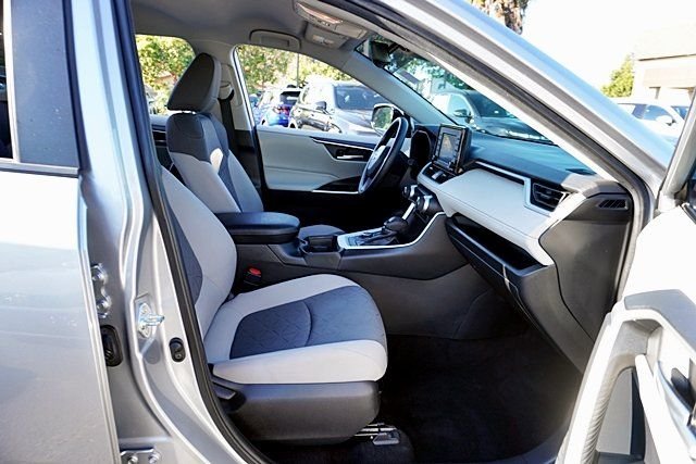 Used 2021 Silver Toyota XLE image 12