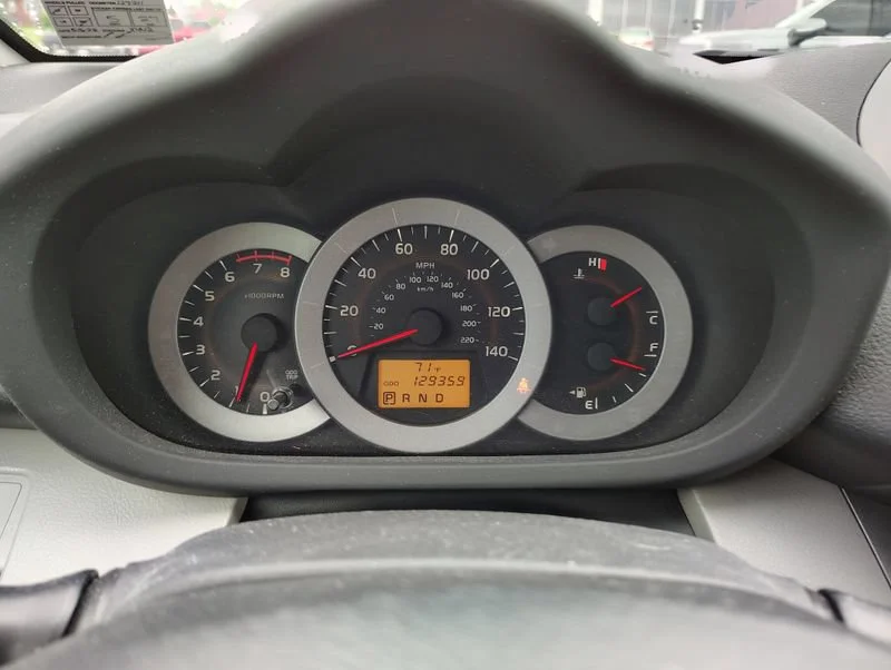 Used 2012 White Toyota 4WD 4dr I4 (Natl) image 13