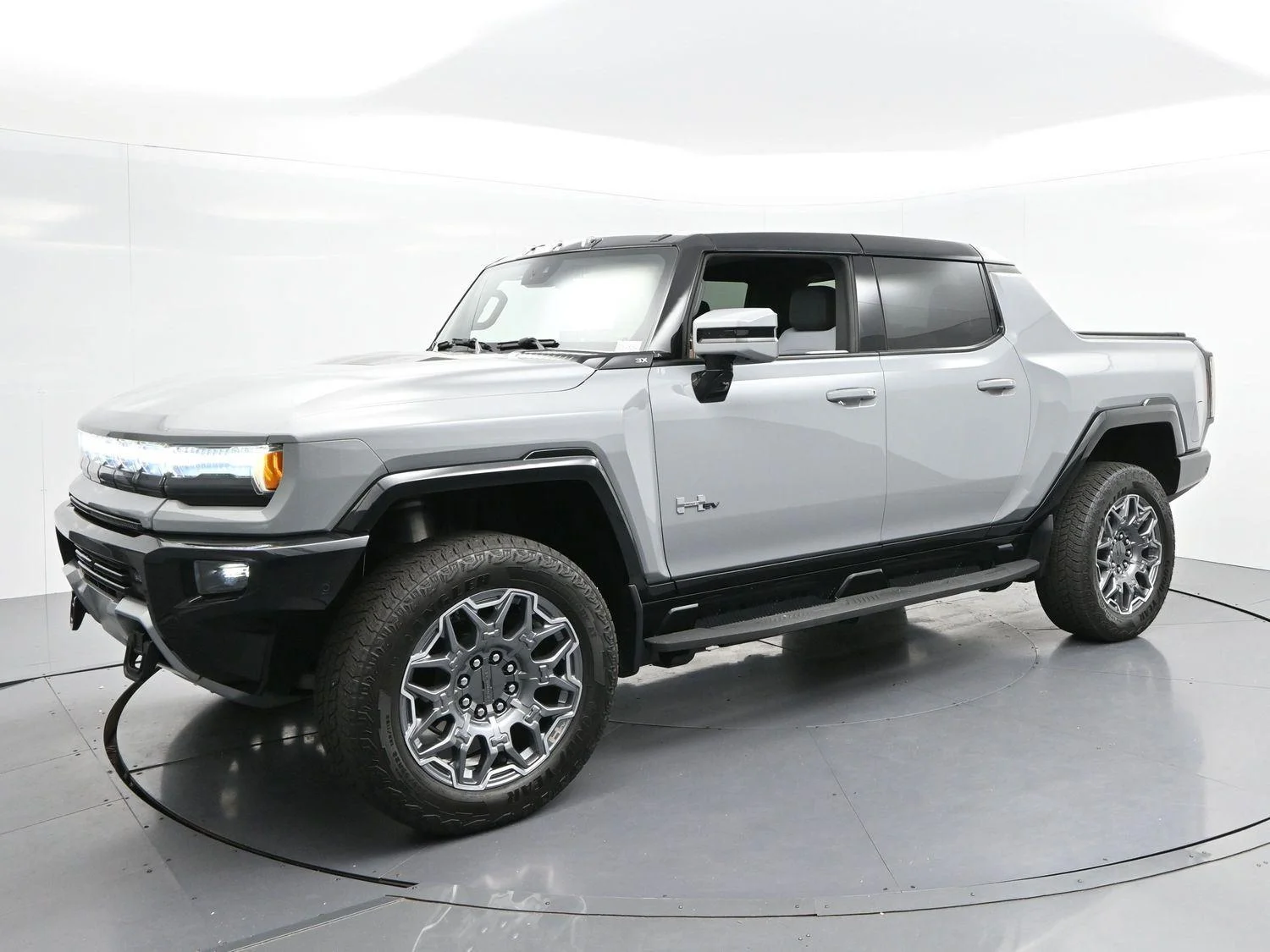 Used 2024 Meteorite Metallic (Grey) GMC 3X image 7