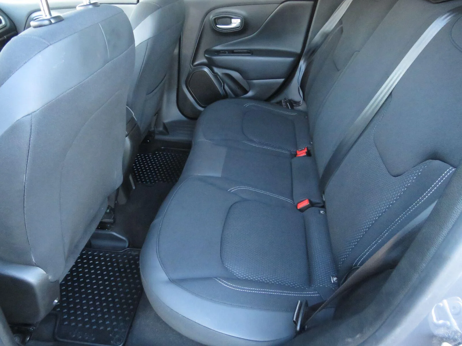 Used 2023 Graphite Gray Jeep Latitude image 22