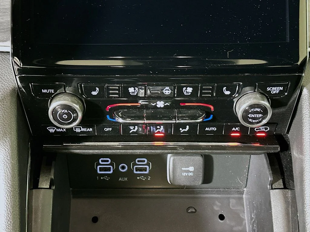 Used 2023 White Jeep Overland image 22