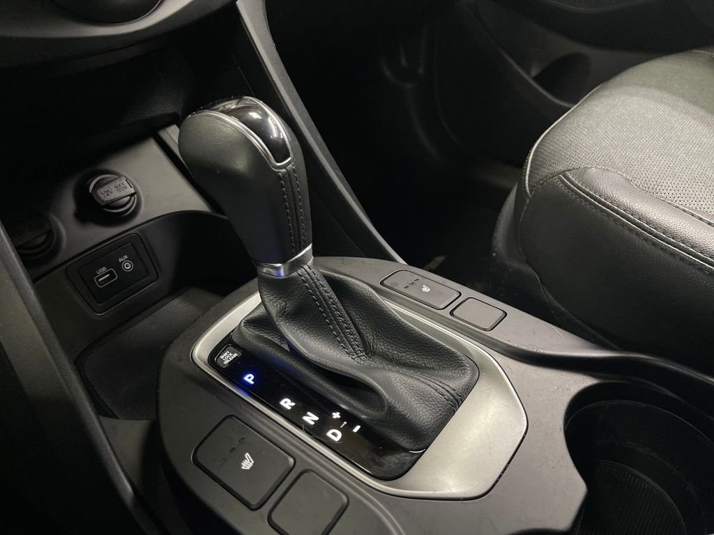 Used 2018 White Hyundai 2.0T image 26