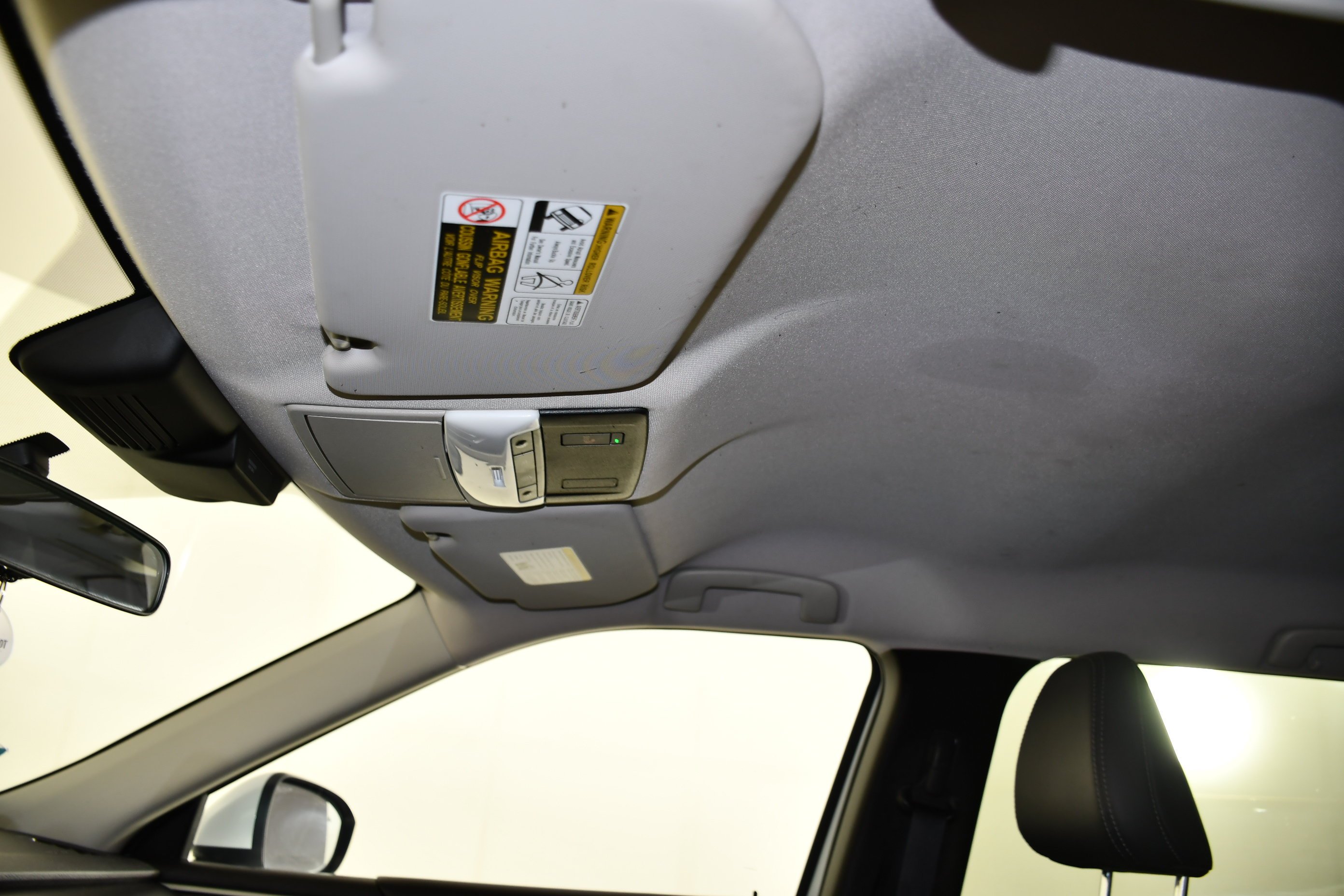 Certified Used 2024 White Diamond Mitsubishi SE image 36