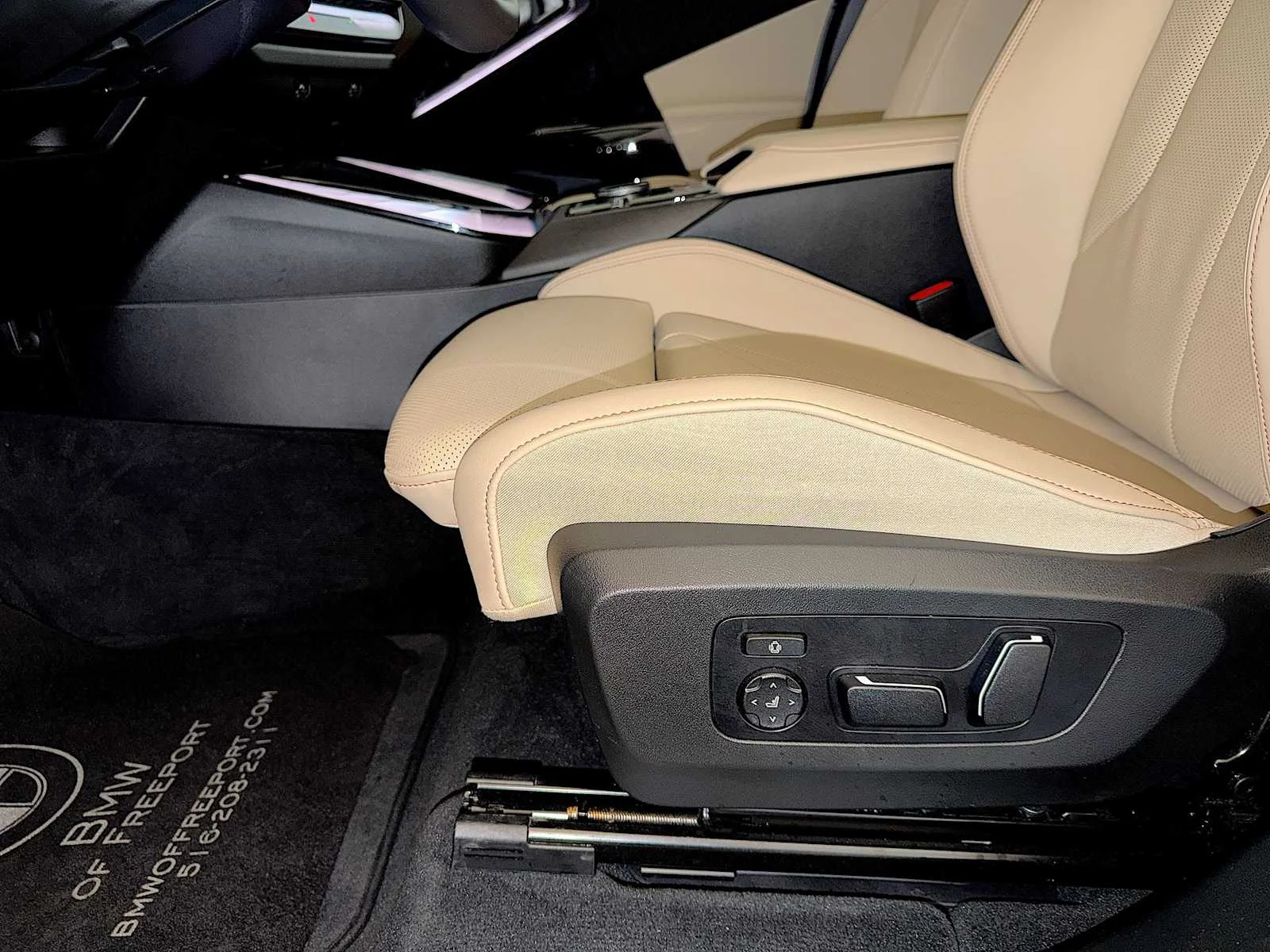 Used 2026 Skyscraper Grey Metallic BMW 30 xDrive image 10