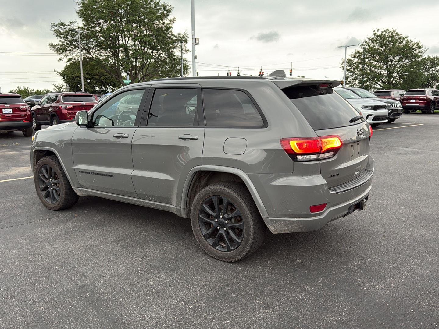Used 2022 Sting-Gray Clearcoat Jeep Laredo X image 6