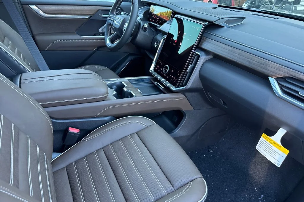 2027 GMC Acadia Denali Ultimate - Photo 14