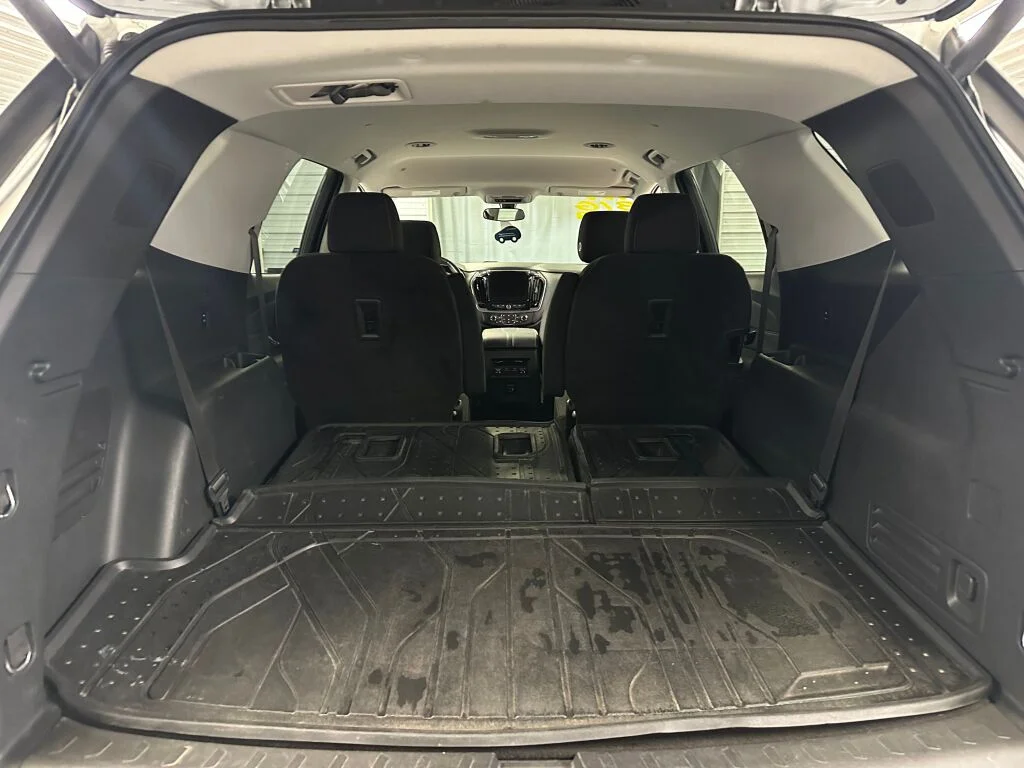 Certified Used 2020 Silver Ice Metallic Chevrolet LT Cloth image 26