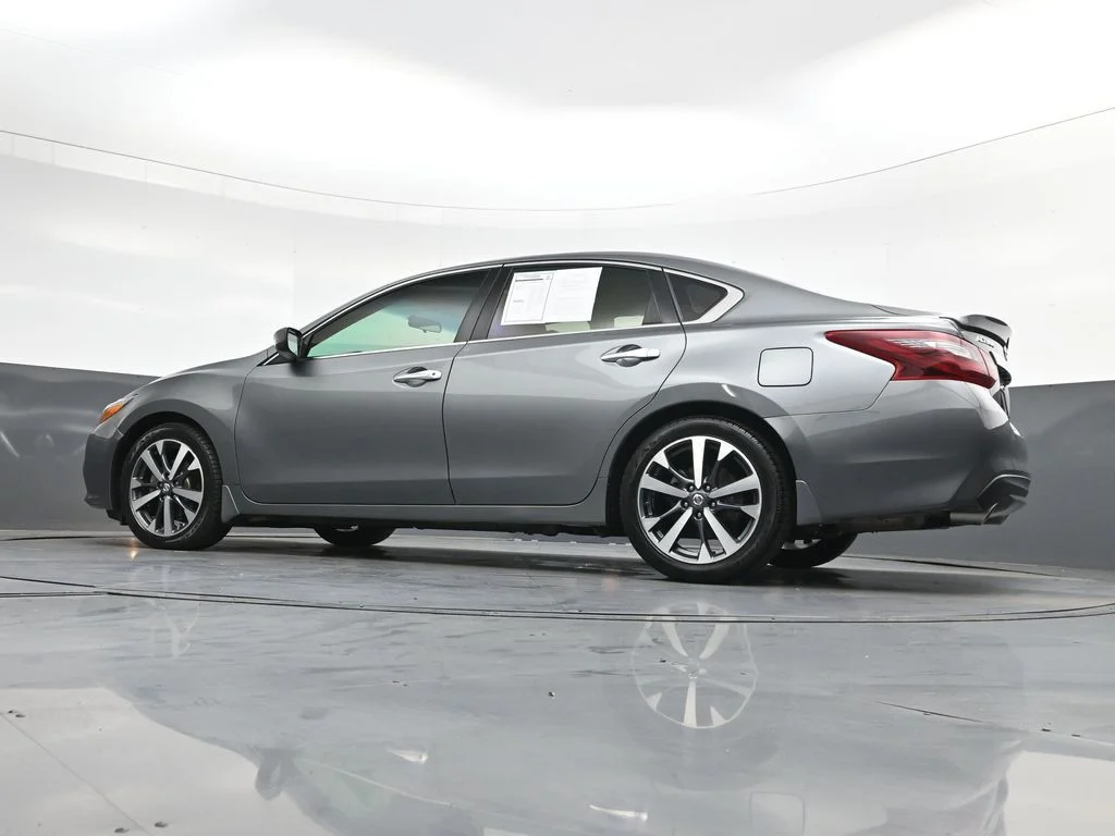 Used 2017 Gray Nissan 2.5 SR image 42