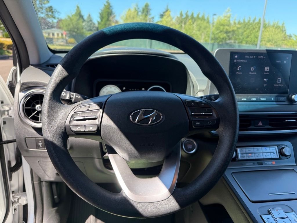 Used 2023 Lunar White w/Black Roof Hyundai SE image 10