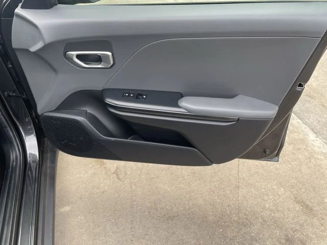 2025 Kia K4 LXS - Photo 39