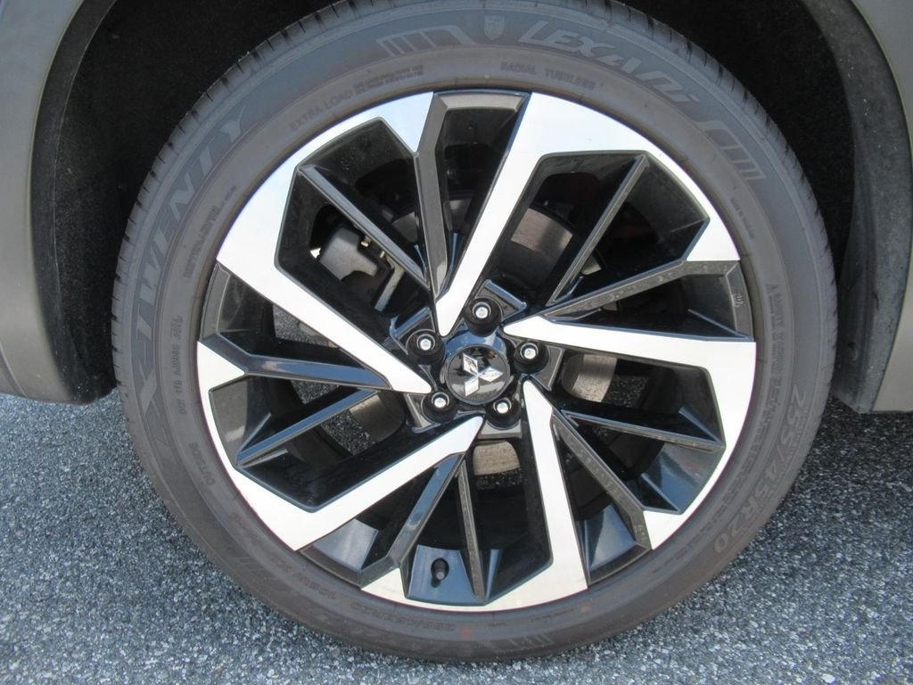 Used 2023 Red Mitsubishi SE image 5