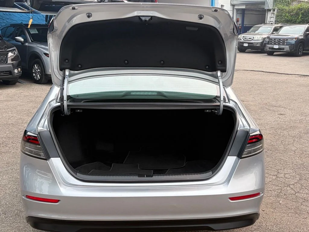 Certified Used 2025 Solar Silver Metallic Honda SE image 22