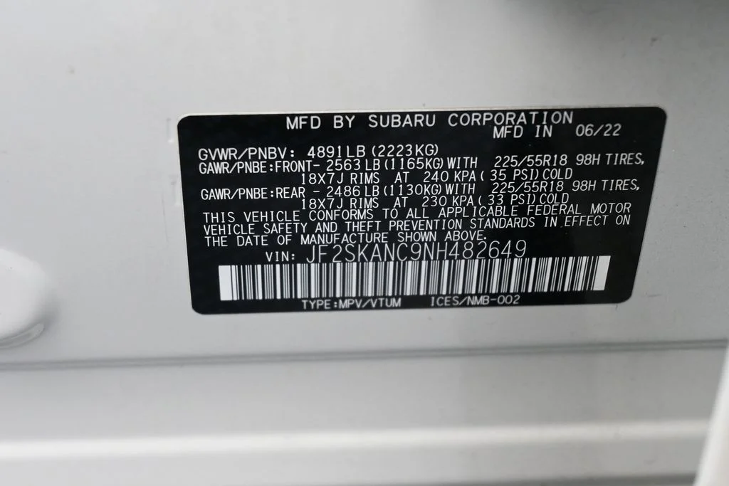 Used 2022 Crystal White Pearl Subaru Limited image 17
