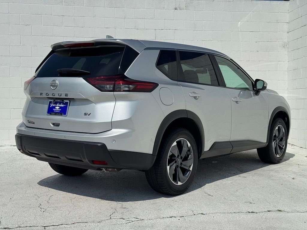 Used 2024 Silver Nissan SV image 12
