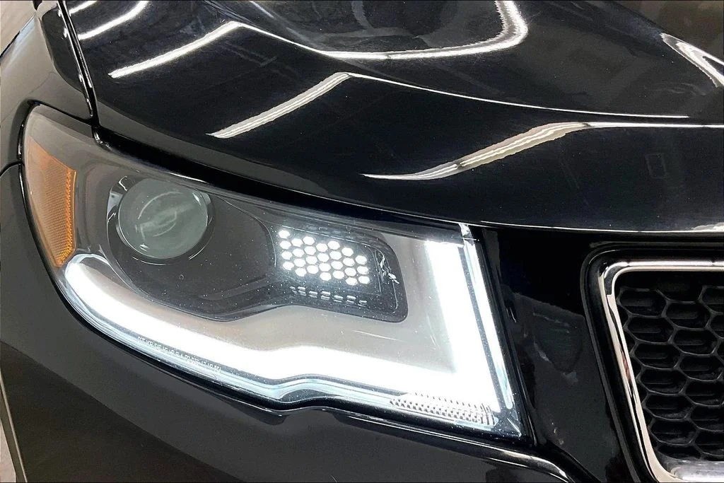 Used 2018 Black Jeep Limited image 30