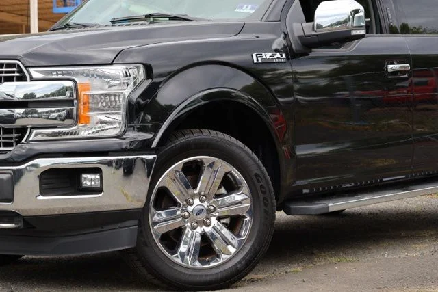 Used 2019 Black Metallic Ford Lariat image 3