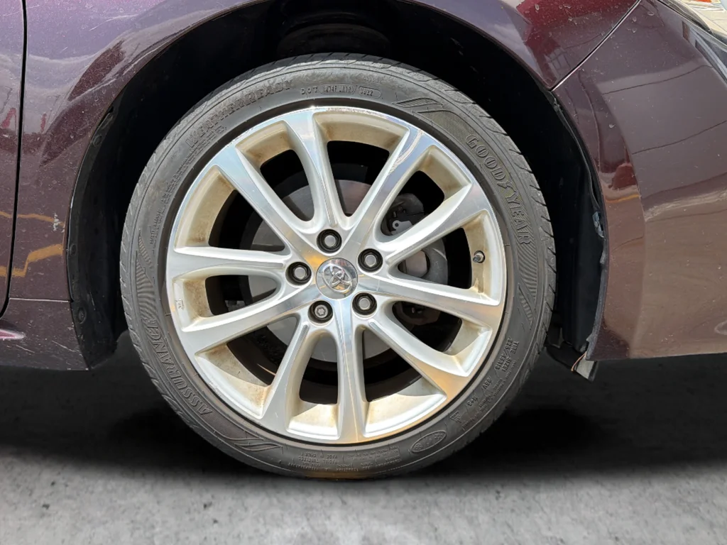 Used 2013 Red Toyota XLE Touring image 9