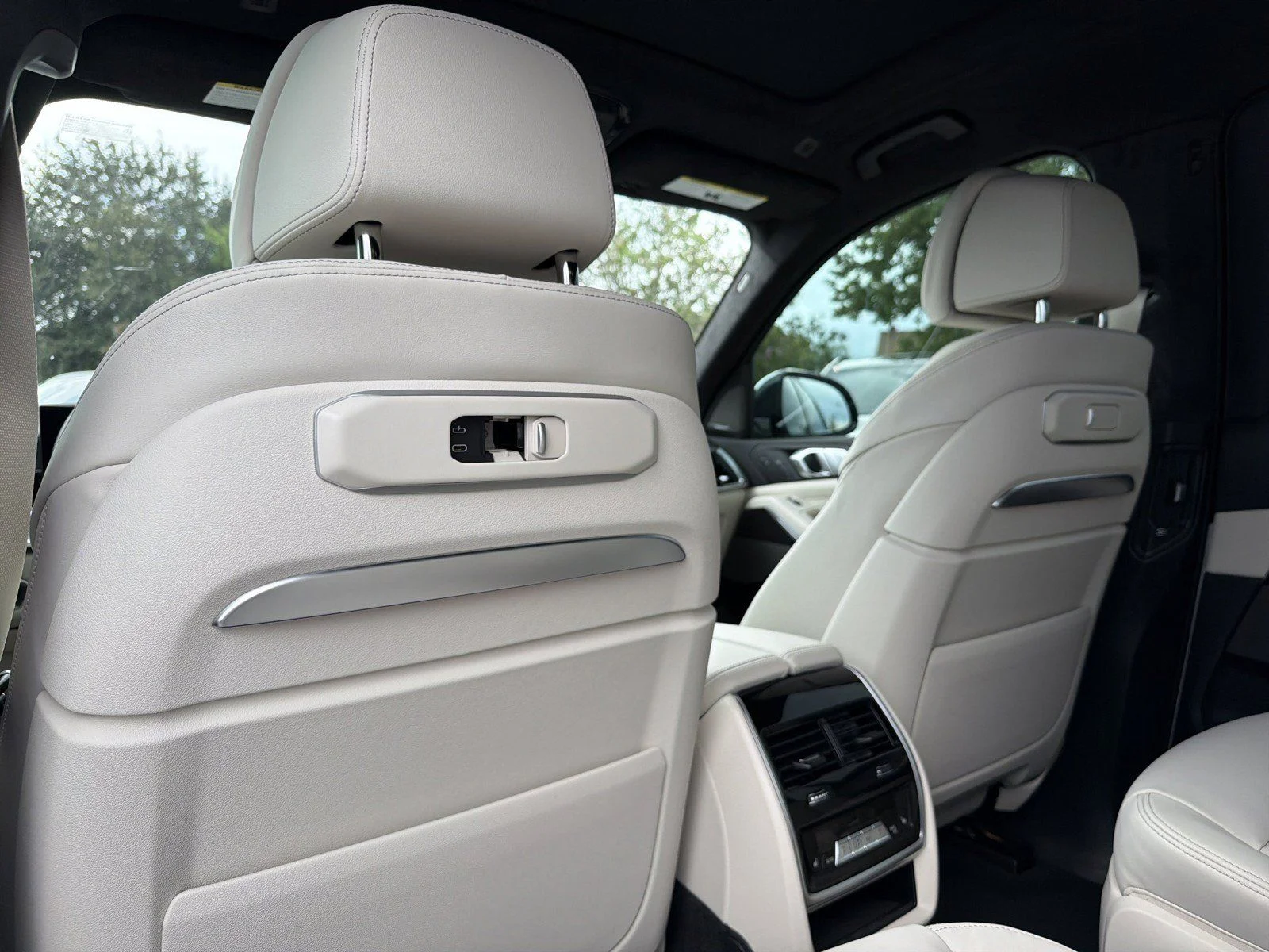 New 2027 Mineral White Metallic BMW xDrive40i image 22