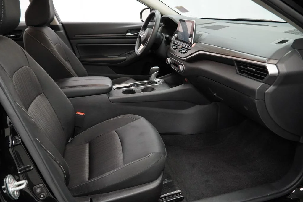 Used 2025 Black Nissan 2.5 SV image 41