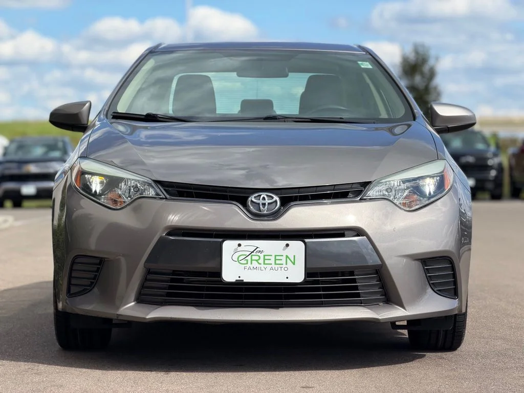 Used 2016 Brown Toyota LE image 6