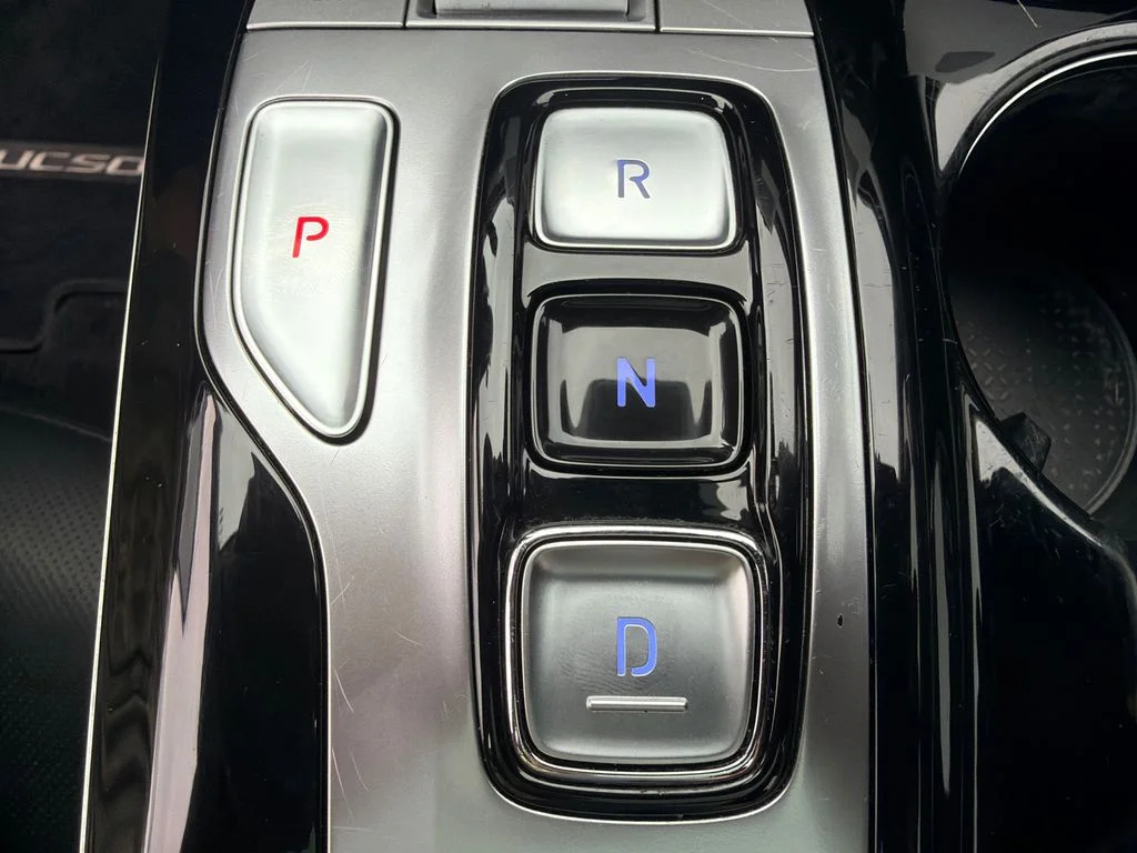 Used 2023 White Hyundai SEL Convenience image 32