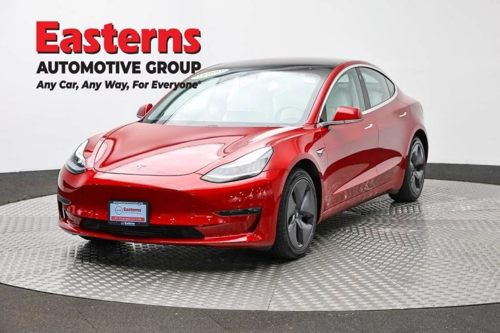 Used 2018 Red Tesla Long Range image 1
